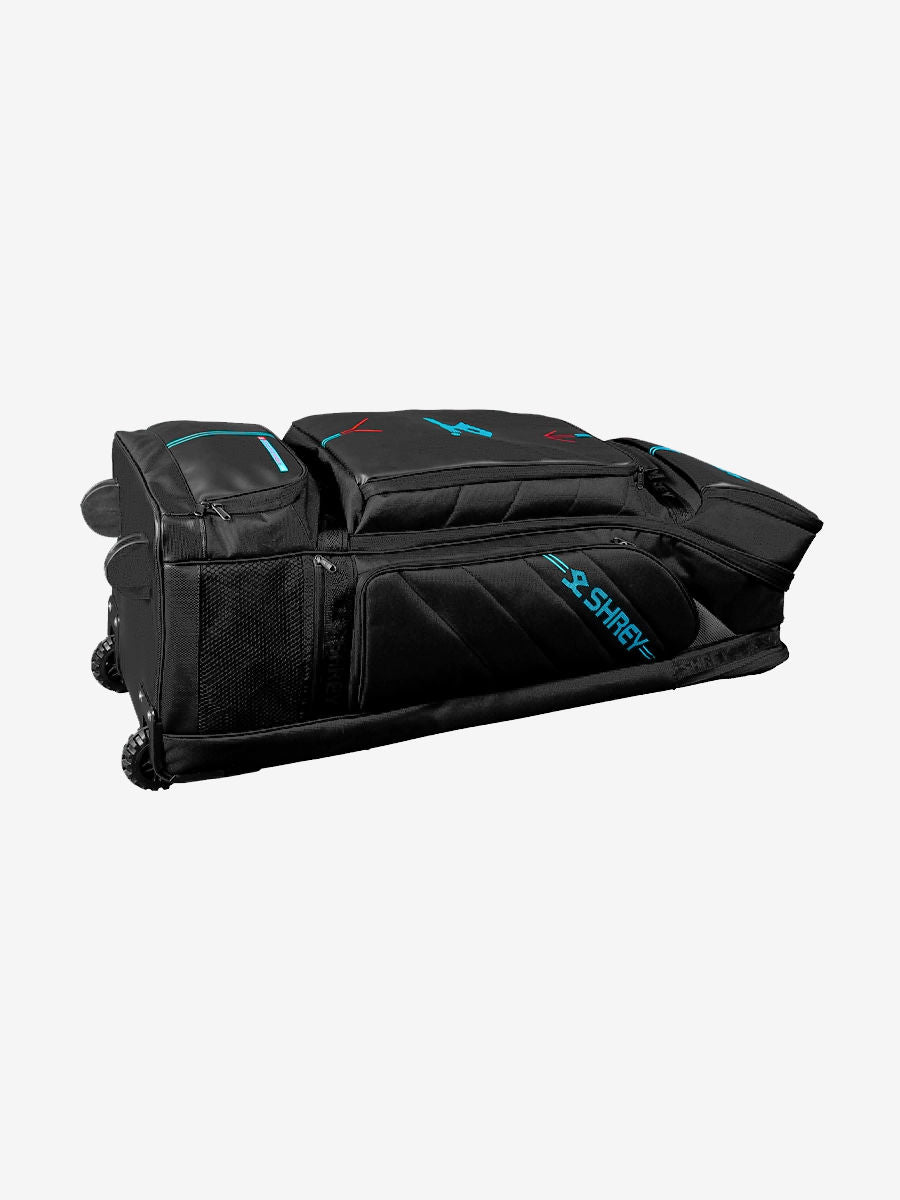 https://ik.imagekit.io/vyka3olhl/uk/e7781bb9-e957-4b93-a5bd-84f31e4f2a92/black/SHREY_META_DUFFLE_WHEELIE_120_3069_BLACK_5_HD_TjUaQJ6Jhb.webp